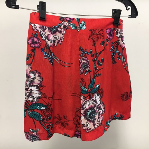 Floral Red Tie Waist Shorts - Picture 4 of 5